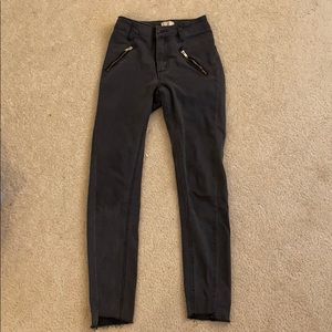 Skinny Midrise Dark Grey Jeans with Zipper Pockets